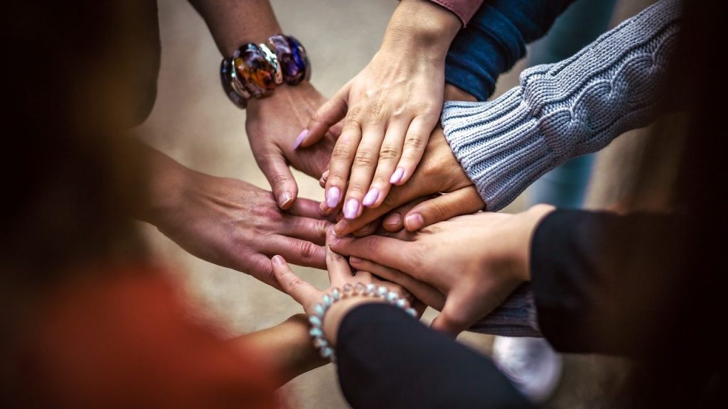 team, friendship, group-4529717.jpg